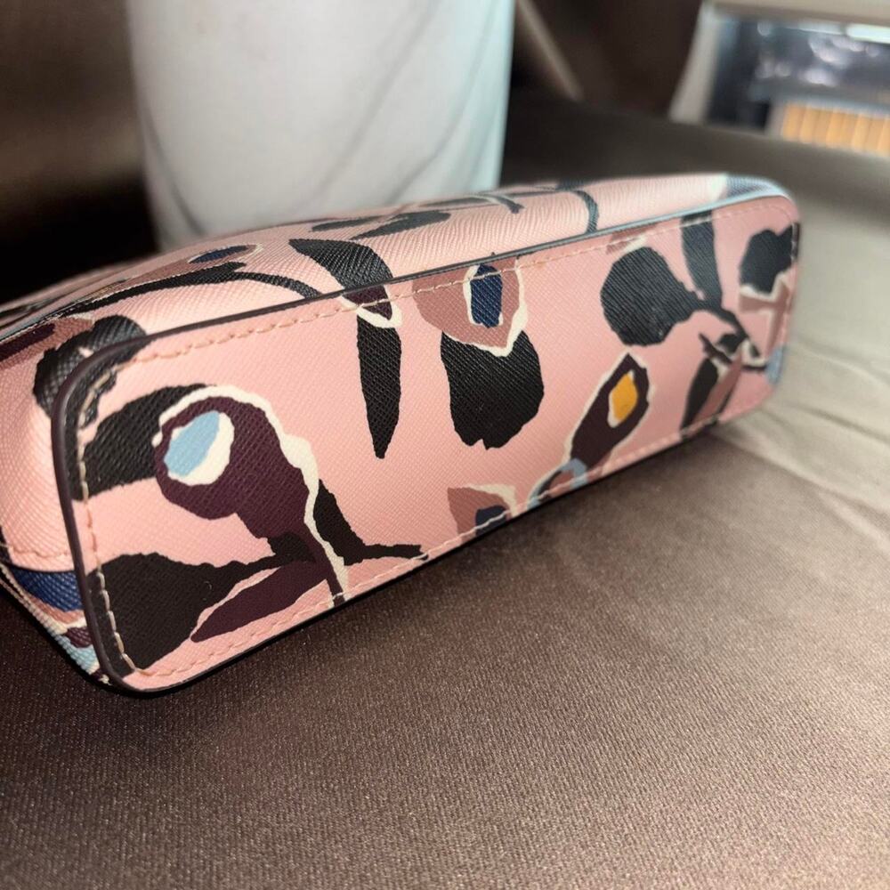 Kate spade NWOT pink makeup bag - Picture 2 of 5